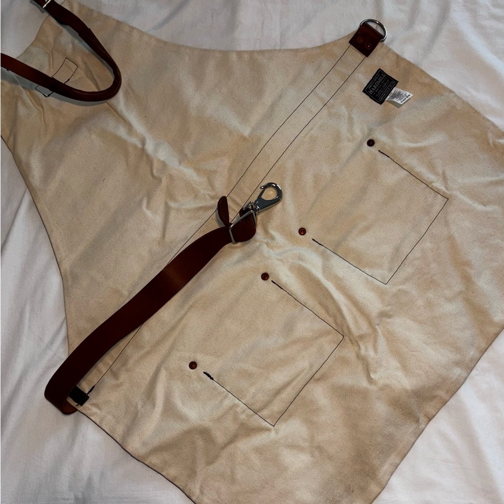 Hardmill Rugged Waxed Canvas
Apron - Olive Green Leather
Woodworking Shop Bib - Picture 5 of 7